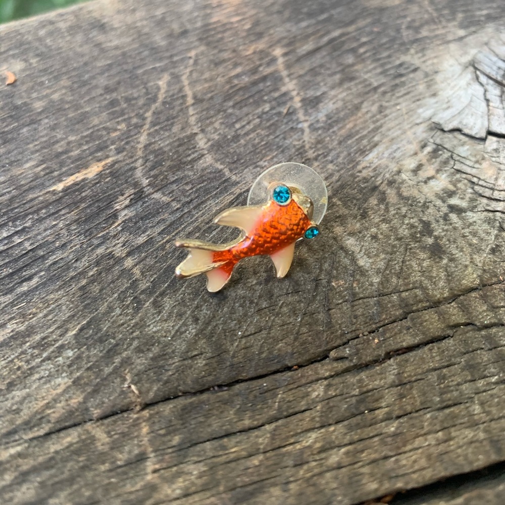 Cute Betsey Johnson Fish Earring